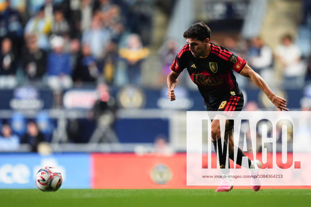 Real Salt Lake Midfielder Juan Manuel Sanabria (8) controls the ball during the second half of an MLS, Fussball Herren, USA match against the Philadelphia Union at Subaru Park in Chester, Pennsylvania. CSM Chester United States of America - ZUMAc04_ 20261010_zma_c04_296