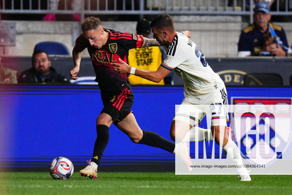 Real Salt Lake Forward Dominik Marczuk (11) and Philadelphia Union Defender Kai Wagner (27) battle for the ball during the second half of an MLS, Fussball Herren, USA match at Subaru Park in Chester, Pennsylvania. CSM MLS 2026: Union Vs Salt Lake OCT 10 - ZUMAc04_ 20261010_zma_c04_305