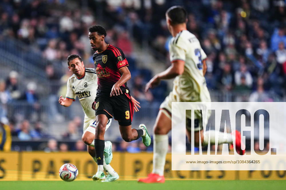 Real Salt Lake Forward Morgan Guilavogui (9) controls the ball during the second half of an MLS, Fussball Herren, USA match against the Philadelphia Union at Subaru Park in Chester, Pennsylvania. CSM Chester United States of America - ZUMAc04_ 20261010_zma_c04_304