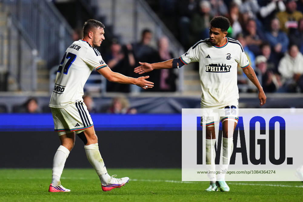 Philadelphia Union Defender Kai Wagner (27) and Philadelphia Union Defender Nathan Harriel (26) high five during the second half of an MLS, Fussball Herren, USA match at Subaru Park in Chester, Pennsylvania. CSM Chester United States of America - ZUMAc04_ 20261010_zma_c04_311
