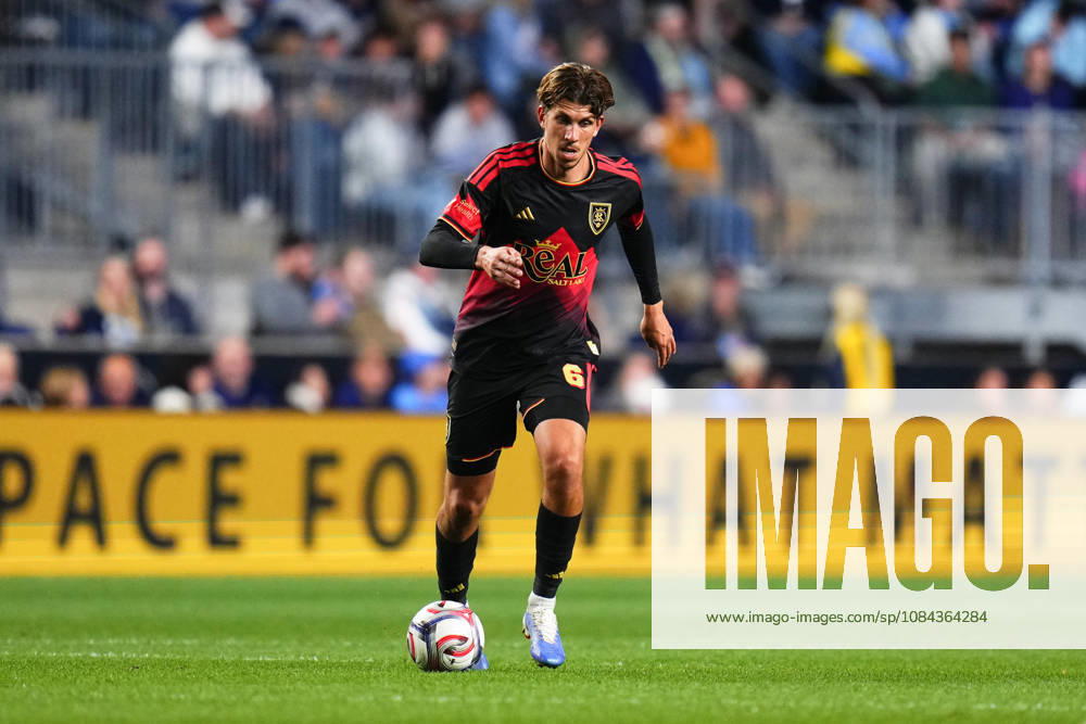 Real Salt Lake Midfielder Stijn Spierings (6) controls the ball during the second half of an MLS, Fussball Herren, USA match against the Philadelphia Union at Subaru Park in Chester, Pennsylvania. CSM MLS 2026: Union Vs Salt Lake OCT 10 - ZUMAc04_ 20261010_zma_c04_324