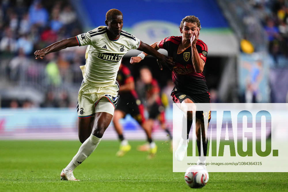 Philadelphia Union Defender Neil Pierre (44) and Real Salt Lake Forward Sergi Solans (22) battle for the ball during the second half of an MLS, Fussball Herren, USA match at Subaru Park in Chester, Pennsylvania. CSM Chester United States of America - ZUMAc04_ 20261010_zma_c04_320
