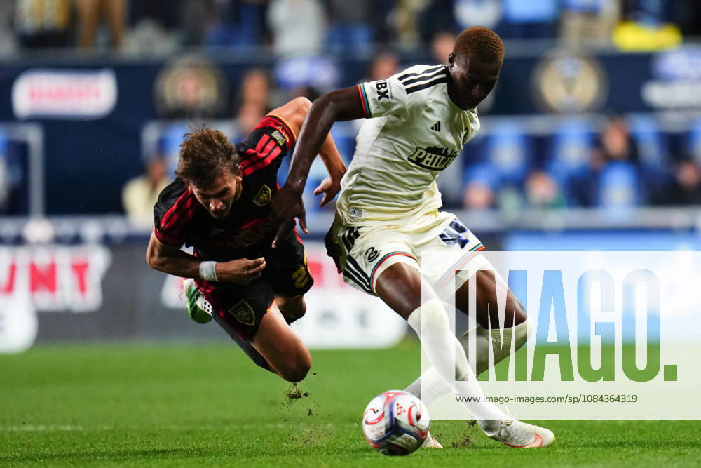Philadelphia Union Defender Neil Pierre (44) and Real Salt Lake Forward Sergi Solans (22) battle for the ball during the second half of an MLS, Fussball Herren, USA match at Subaru Park in Chester, Pennsylvania. CSM Chester United States of America - ZUMAc04_ 20261010_zma_c04_322