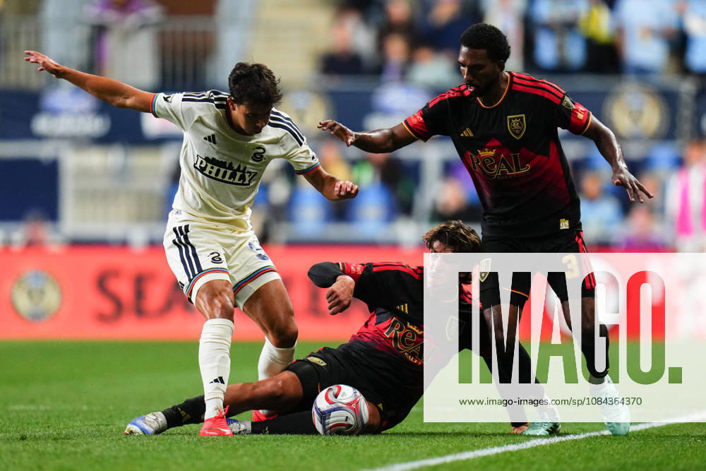 Real Salt Lake Midfielder Stijn Spierings (6) and Philadelphia Union Midfielder Quinn Sullivan (33) battle for the ball during the second half of an MLS, Fussball Herren, USA match at Subaru Park in Chester, Pennsylvania. CSM Chester United States of America - ZUMAc04_ 20261010_zma_c04_332