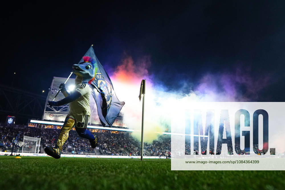 Philadelphia Union mascot Phang runs on the field prior to an MLS, Fussball Herren, USA match between the Philadelphia Union and Real Salt Lake at Subaru Park in Chester, Pennsylvania. CSM Chester United States of America - ZUMAc04_ 20261010_zma_c04_337