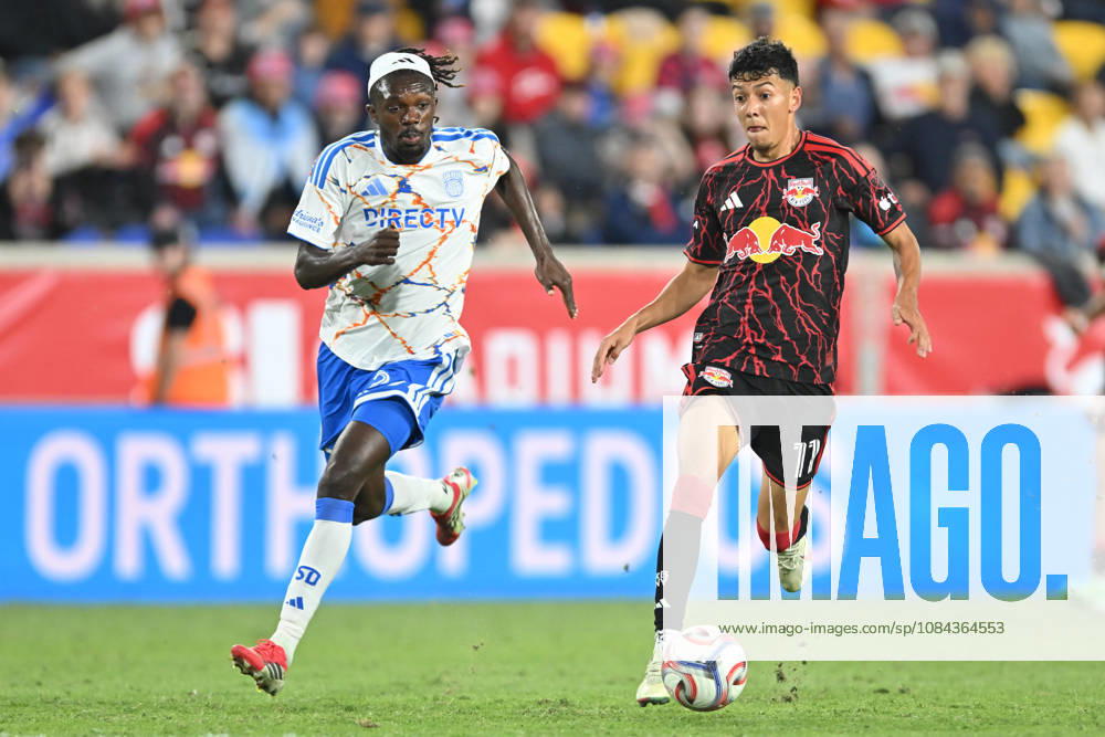 Harrison, New Jersey United States of America. 10 Oct, 2026. San Diego FC defender MANU DUAH (26) and New York Red Bulls goalkeeper A.J. MARCUCCI (1) in action at Sports Illustrated Stadium New York defeats San Diego 4 to 1. Credit: , Jr. Zuma Press Harrison United States of America - ZUMAa301 20261010_aaf_a301_010
