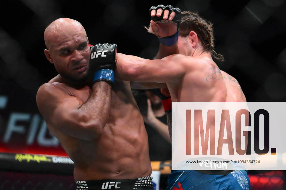 BRENDAN ALLEN defeats CHRISTIAN LEROY DUNCAN by submission (rear-naked choke) at 2:46 of Round 5 during UFC Fight Night night the Meta APEX in Las Vegas. Las Vegas USA - ZUMAo117 20261010_zsp_o117_033