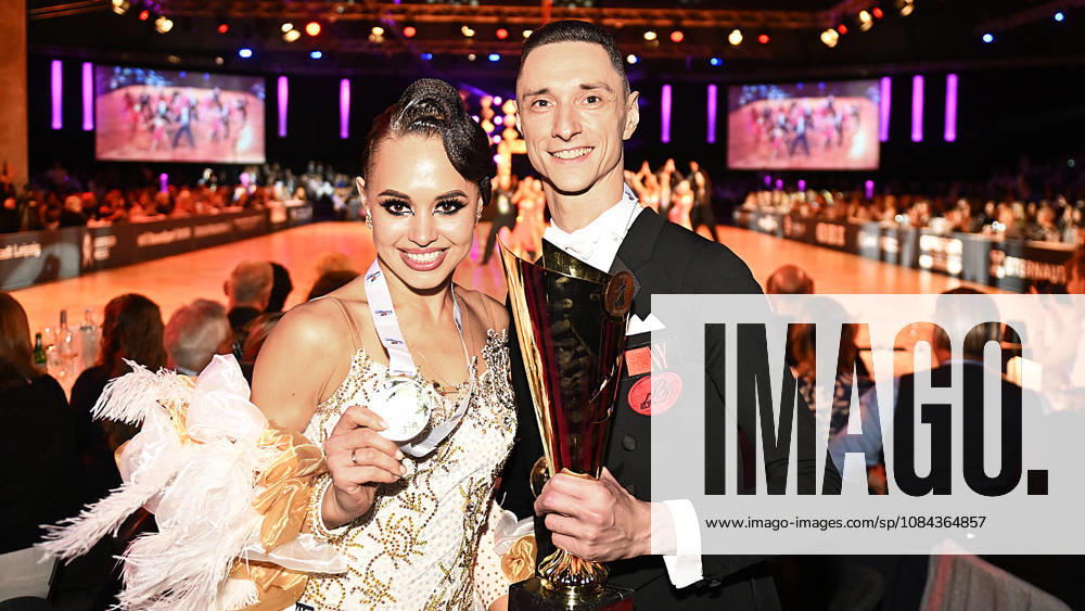 Tanz-Weltmeisterschaft Standard 2026 Leipzig - WDSF World Championships (10.10.2026) Sieger der Tanz-WM in Leipzig (10.10.2026). Gold: Vadim Shurin und Anastasia Meshkova aus Lettland. Leipzig Sachsen Deutschland Leipziger Messegelände - Neue Messe Leipzig