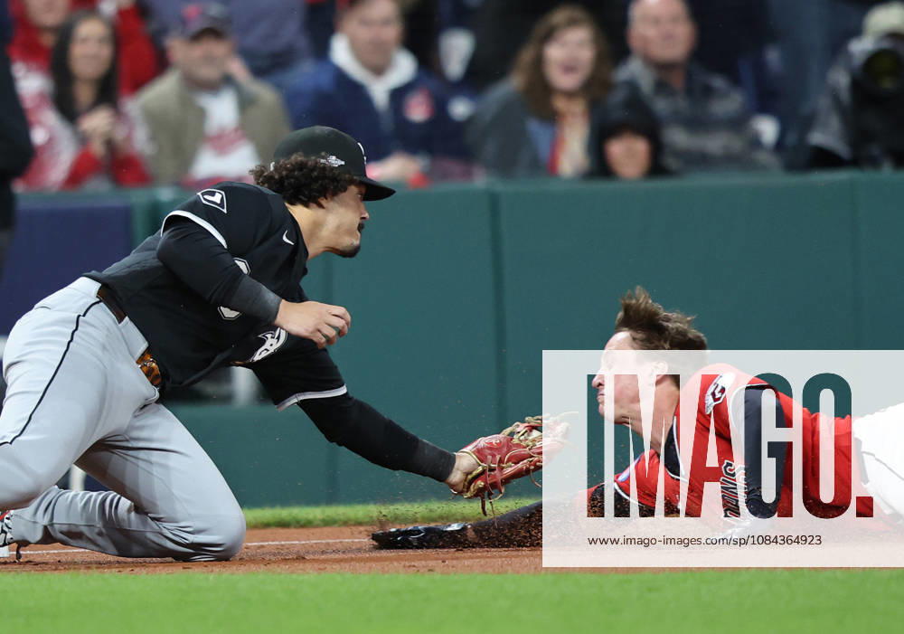 Cleveland Guardians Petey Halpin (0) is tagged out at third by Chicago White Sox third baseman Miguel Vargas (20) after trying to stretch a double into a triple in the fifth inning of an MLB, Baseball Herren, USA American League Division Series at Progressive Field in Cleveland, Ohio, on Saturday, October 10, 2026. CLE20261010790 AARONxJOSEFCZYK