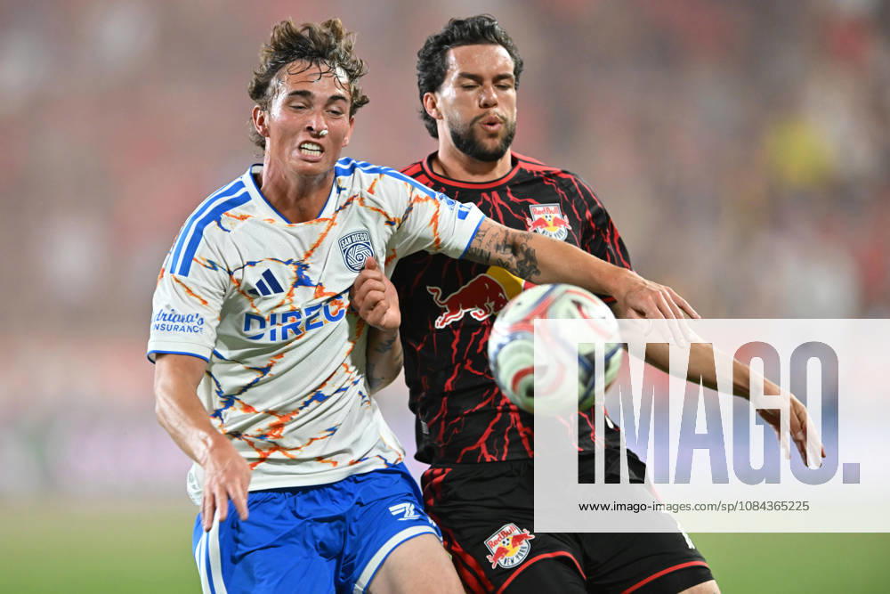 San Diego FC defender OSCAR VERHOEVEN (33) and New York Red Bulls forward CADE COWELL (7) in action at Sports Illustrated Stadium New York defeats San Diego 4 to 1. Harrison USA - ZUMAa301 20261010_aaf_a301_014