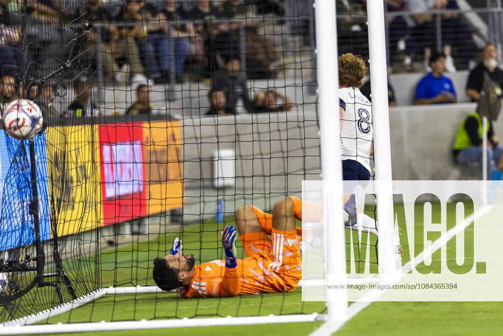 Vancouver Whitecaps defensive midfielder Oliver Larraz (8) celebrates after scoring on Los Angeles FC goalkeeper Hugo Lloris (1) during a MLS, Fussball Herren, USA soccer game on Saturday, Oct. 10, 2026 in Los Angeles. Los Angeles USA - ZUMAc68_ 20261010_zaf_c68_021