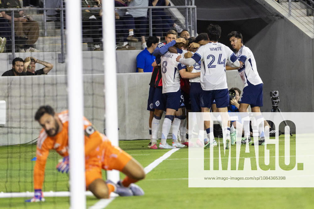 Vancouver Whitecaps defensive midfielder Oliver Larraz (8) celebrates with teammates after scoring on Los Angeles FC goalkeeper Hugo Lloris (1) during a MLS, Fussball Herren, USA soccer game on Saturday, Oct. 10, 2026 in Los Angeles. Los Angeles USA - ZUMAc68_ 20261010_zaf_c68_024