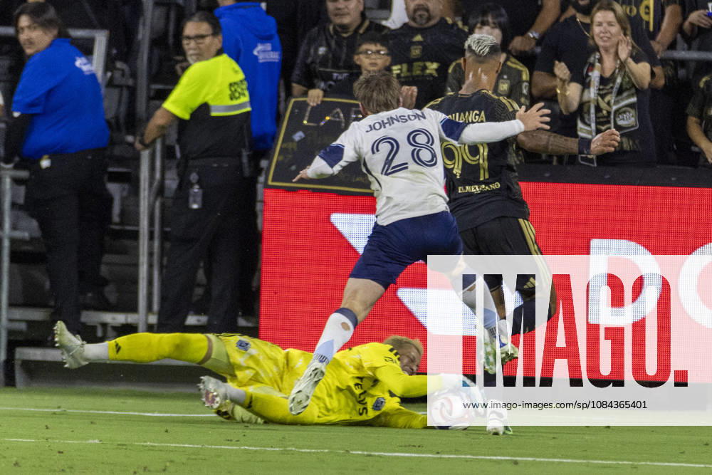 Vancouver Whitecaps goalkeeper Yohei Takaoka (1) makes a save against Los Angeles FC striker Denis Bouanga (99) during a MLS, Fussball Herren, USA soccer game on Saturday, Oct. 10, 2026 in Los Angeles. Los Angeles USA - ZUMAc68_ 20261010_zaf_c68_027