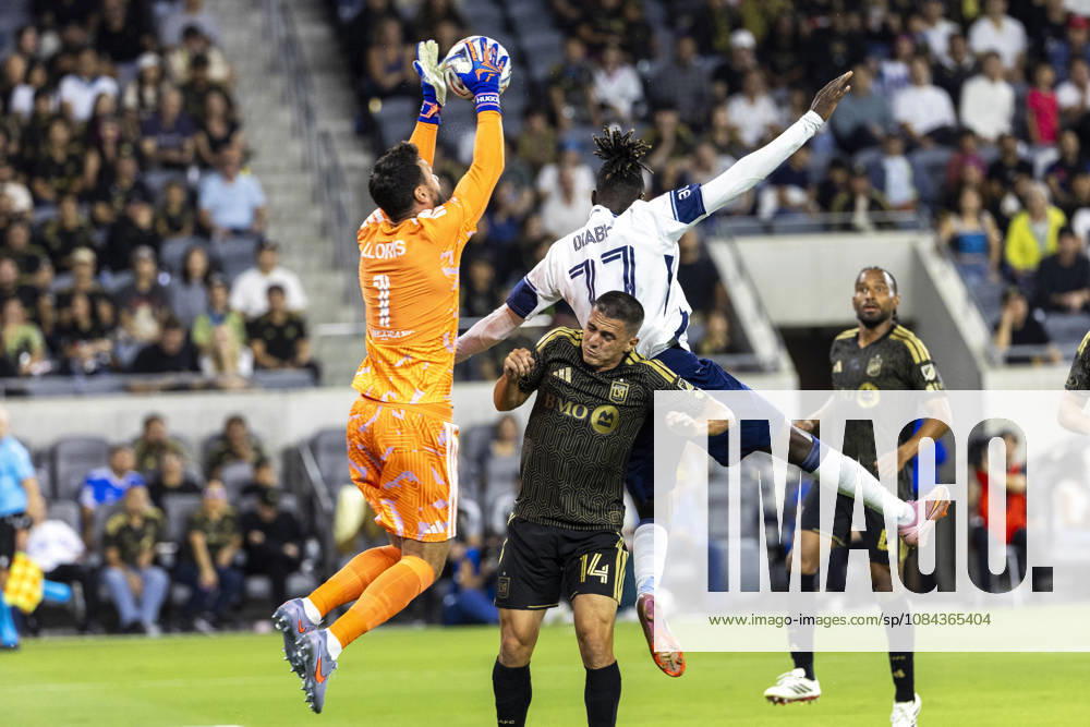 Los Angeles FC goalkeeper Hugo Lloris (1) makes a save against Vancouver Whitecaps left midfielder Yadaly Diaby (77) during a MLS, Fussball Herren, USA soccer game on Saturday, Oct. 10, 2026 in Los Angeles. Los Angeles USA - ZUMAc68_ 20261010_zaf_c68_028