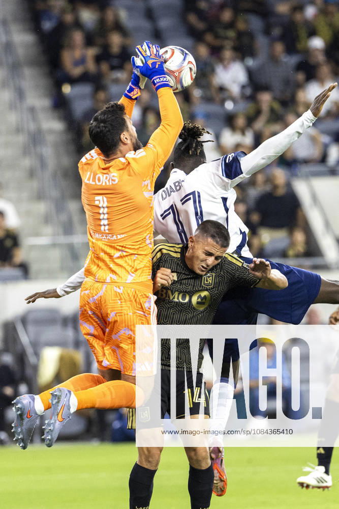 Los Angeles FC goalkeeper Hugo Lloris (1) makes a save against Vancouver Whitecaps left midfielder Yadaly Diaby (77) during a MLS, Fussball Herren, USA soccer game on Saturday, Oct. 10, 2026 in Los Angeles. Los Angeles USA - ZUMAc68_ 20261010_zaf_c68_032