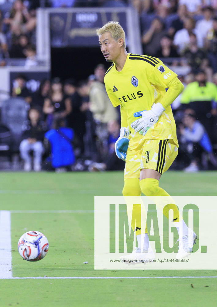 Goalkeeper, Yohei Takaoka 1 of the Vancouver Whitecaps during their regular season MLS, Fussball Herren, USA game against the Los Angeles Football Club on Saturday October 10, 2026 at the BMO Stadium in Los Angeles, California. ARIANA RUIZ PI Los Angeles USA - ZUMAp124 20261010_zaa_p124_004