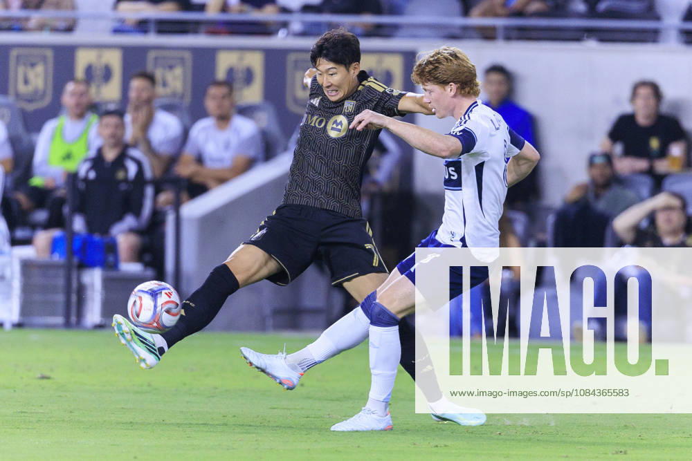 Son Heung-Min 7 of the Los Angeles Football Club reaches for the ball as Oliver Larraz 8 of the Vancouver Whitecaps defends during their regular season MLS, Fussball Herren, USA game on Saturday October 10, 2026 at the BMO Stadium in Los Angeles, California. ARIANA RUIZ PI Los Angeles USA - ZUMAp124 20261010_zaa_p124_006