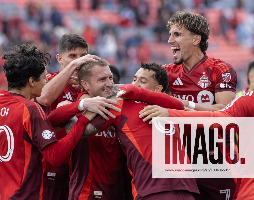 (261011) -- TORONTO, Oct. 11, 2026 -- Players of Toronto FC celebrate victory after the 2026 Major League Soccer MLS, Fussball Herren, USA regular season match between Toronto FC and CF Montreal at BMO Field in Toronto, Canada, on Oct. 10, 2026. (Photo by Xinhua) (SP)CANADA-TORONTO-SOCCER-MLS-TORONTO FC VS CF MONTREAL ZouxZheng