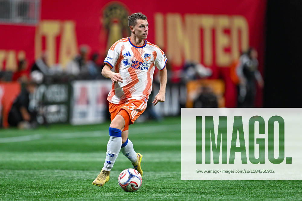 ATLANTA, GA - OCTOBER 10: David Doudera 23 of FC Cincinnati dribbles during the MLS, Fussball Herren, USA match between FC Cincinnati and Atlanta United FC on October 10th, 2026 at Mercedes-Benz Stadium in Atlanta, GA. (Photo by Rich von Biberstein Icon Sportswire) SOCCER: OCT 10 MLS Atlanta United vs FC Cincinnati Icon261010004