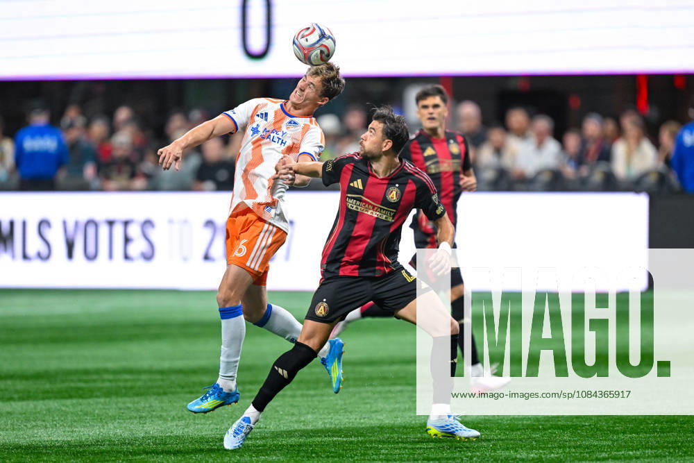 ATLANTA, GA - OCTOBER 10: Tom Barlow 16 of FC Cincinnati heads the ball during the MLS, Fussball Herren, USA match between FC Cincinnati and Atlanta United FC on October 10th, 2026 at Mercedes-Benz Stadium in Atlanta, GA. (Photo by Rich von Biberstein Icon Sportswire) SOCCER: OCT 10 MLS Atlanta United vs FC Cincinnati Icon261010008