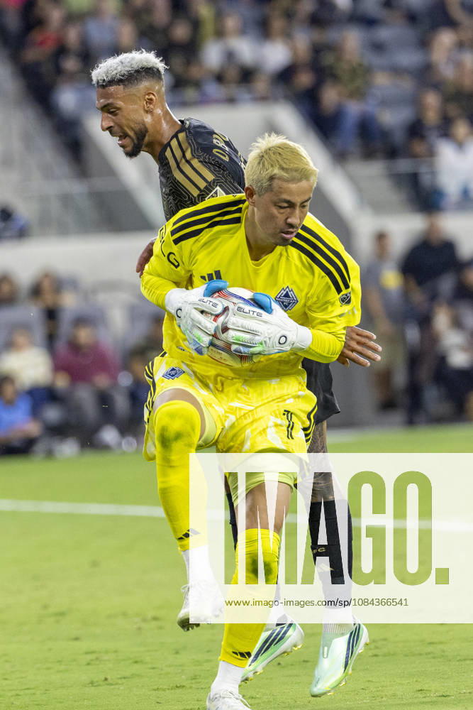 Vancouver Whitecaps goalkeeper Yohei Takaoka (1) makes a save against Los Angeles FC striker Denis Bouanga (99) during a MLS, Fussball Herren, USA soccer game on Saturday, Oct. 10, 2026 in Los Angeles. Los Angeles USA - ZUMAc68_ 20261010_zaf_c68_038