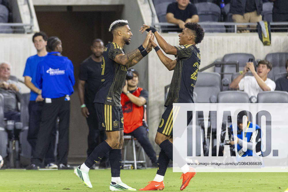 Los Angeles FC striker Denis Bouanga (99) celebrates with defensive midfielder Sergio Vasquez (20) after scoring against the Vancouver Whitecaps during a MLS, Fussball Herren, USA soccer game on Saturday, Oct. 10, 2026 in Los Angeles. Los Angeles USA - ZUMAc68_ 20261010_zaf_c68_044