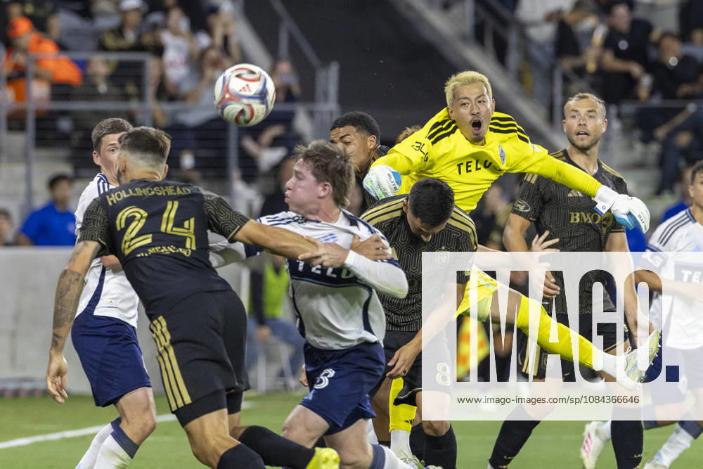 Los Angeles FC and the Vancouver Whitecaps vie for a corner kick during a MLS, Fussball Herren, USA soccer game on Saturday, Oct. 10, 2026 in Los Angeles. Los Angeles USA - ZUMAc68_ 20261010_zaf_c68_047