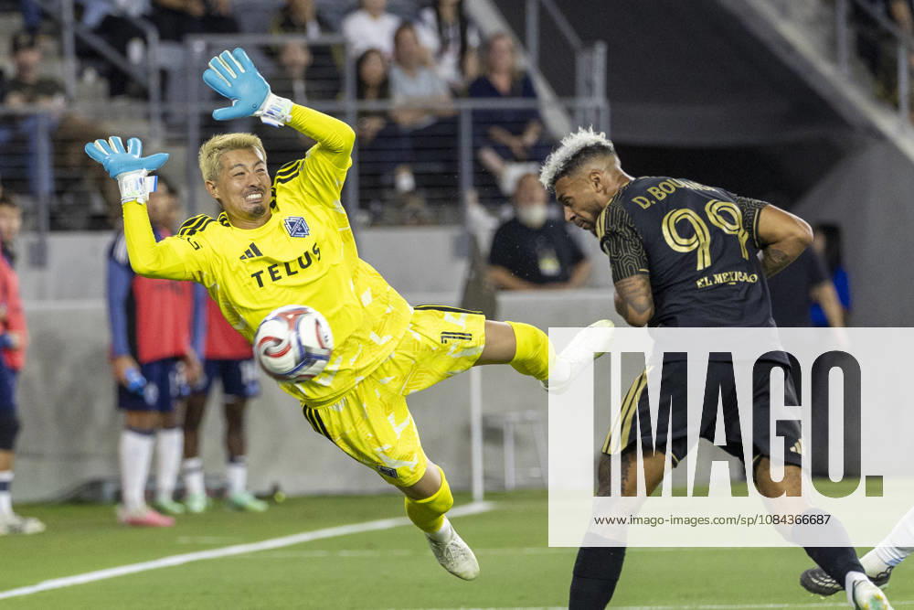 Vancouver Whitecaps goalkeeper Yohei Takaoka (1) defends as Los Angeles FC striker Denis Bouanga (99) shoots on the goal, which was not allowed due an an offside penalty during a MLS, Fussball Herren, USA soccer game on Saturday, Oct. 10, 2026 in Los Angeles. Los Angeles USA - ZUMAc68_ 20261010_zaf_c68_051