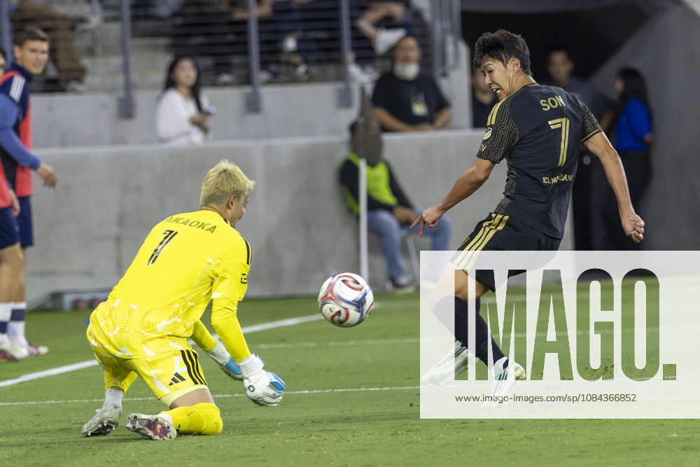 Vancouver Whitecaps goalkeeper Yohei Takaoka (1) defends against Los Angeles FC attacking midfielder Heung Min Son (7) during a MLS, Fussball Herren, USA soccer game on Saturday, Oct. 10, 2026 in Los Angeles. Los Angeles USA - ZUMAc68_ 20261010_zaf_c68_061