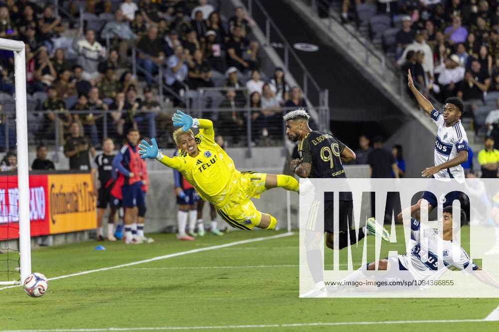 Vancouver Whitecaps goalkeeper Yohei Takaoka (1) defends as Los Angeles FC striker Denis Bouanga (99) shoots on the goal, which was not allowed due an an offside penalty during a MLS, Fussball Herren, USA soccer game on Saturday, Oct. 10, 2026 in Los Angeles. Los Angeles USA - ZUMAc68_ 20261010_zaf_c68_064