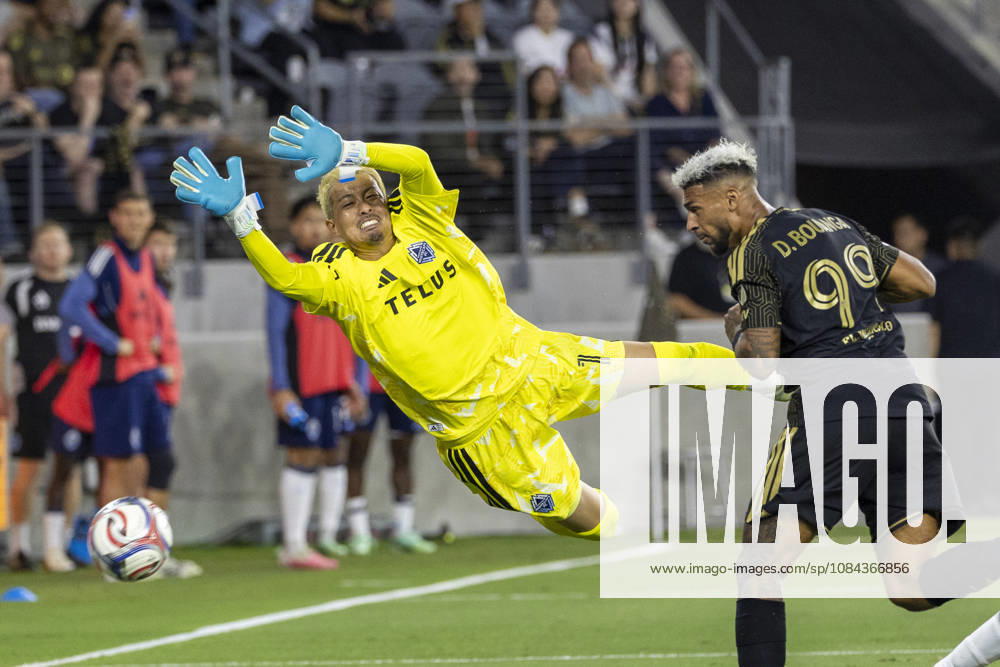 Vancouver Whitecaps goalkeeper Yohei Takaoka (1) defends as Los Angeles FC striker Denis Bouanga (99) shoots on the goal, which was not allowed due an an offside penalty during a MLS, Fussball Herren, USA soccer game on Saturday, Oct. 10, 2026 in Los Angeles. Los Angeles USA - ZUMAc68_ 20261010_zaf_c68_065