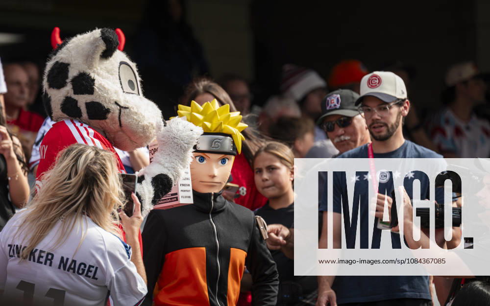 Chicago Fire FC V New York City FC - MLS, Fussball Herren, USA - October 10, 2026 Chicago Fire mascot Sparky celebrates Anime Day with fans at Soldier Field in Chicago, United States, on October 10, 2026, before the match between Chicago Fire FC and New York City FC. Chicago IL United States