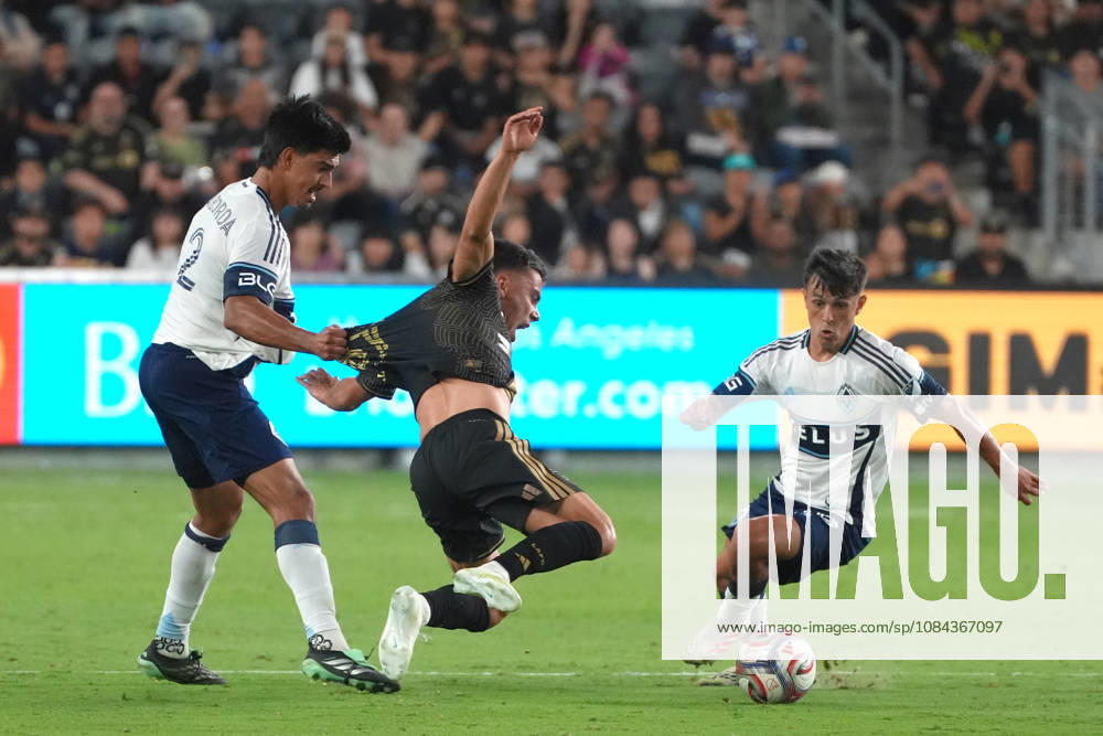 Leo Walta (C) of Los Angeles in action against Mathias Laborda (L) and Andres Cubas of Vancouver during an MLS, Fussball Herren, USA match between Los Angeles and the Vancouver Whitecaps at BMO Stadium in Los Angeles, United States, 10 October 2026. MLS- Los Angeles vs Vancouver Whitecaps !ACHTUNG: NUR REDAKTIONELLE NUTZUNG!