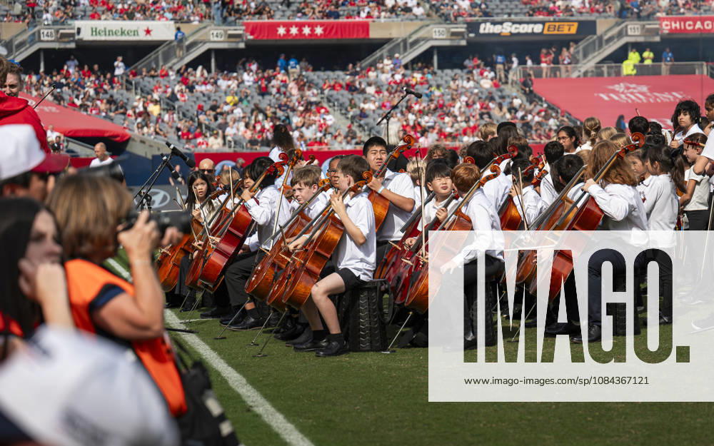 Chicago Fire FC V New York City FC - MLS, Fussball Herren, USA - October 10, 2026 A Chicagoland children s orchestra performs the National Anthem prior to the match between Chicago Fire FC and New York City FC at Soldier Field Stadium in Chicago, United States, on October 10, 2026. Chicago IL United States
