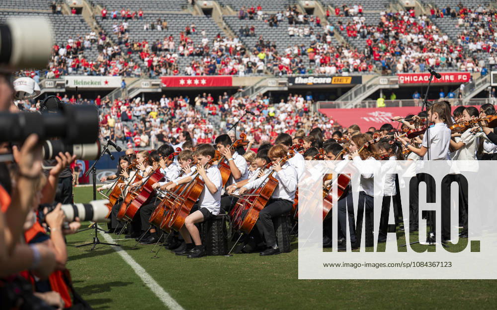 Chicago Fire FC V New York City FC - MLS, Fussball Herren, USA - October 10, 2026 A Chicagoland children s orchestra performs the National Anthem prior to the match between Chicago Fire FC and New York City FC at Soldier Field Stadium in Chicago, United States, on October 10, 2026. Chicago IL United States
