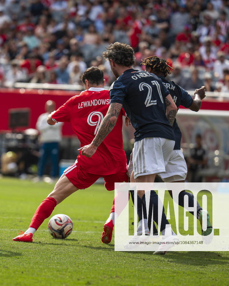 Chicago Fire FC V New York City FC - MLS, Fussball Herren, USA - October 10, 2026 Robert Lewandowski ( 9) of Chicago Fire FC is in action during the match between Chicago Fire FC and New York City FC at Soldier Field Stadium in Chicago, United States, on October 10, 2026. Chicago IL United States
