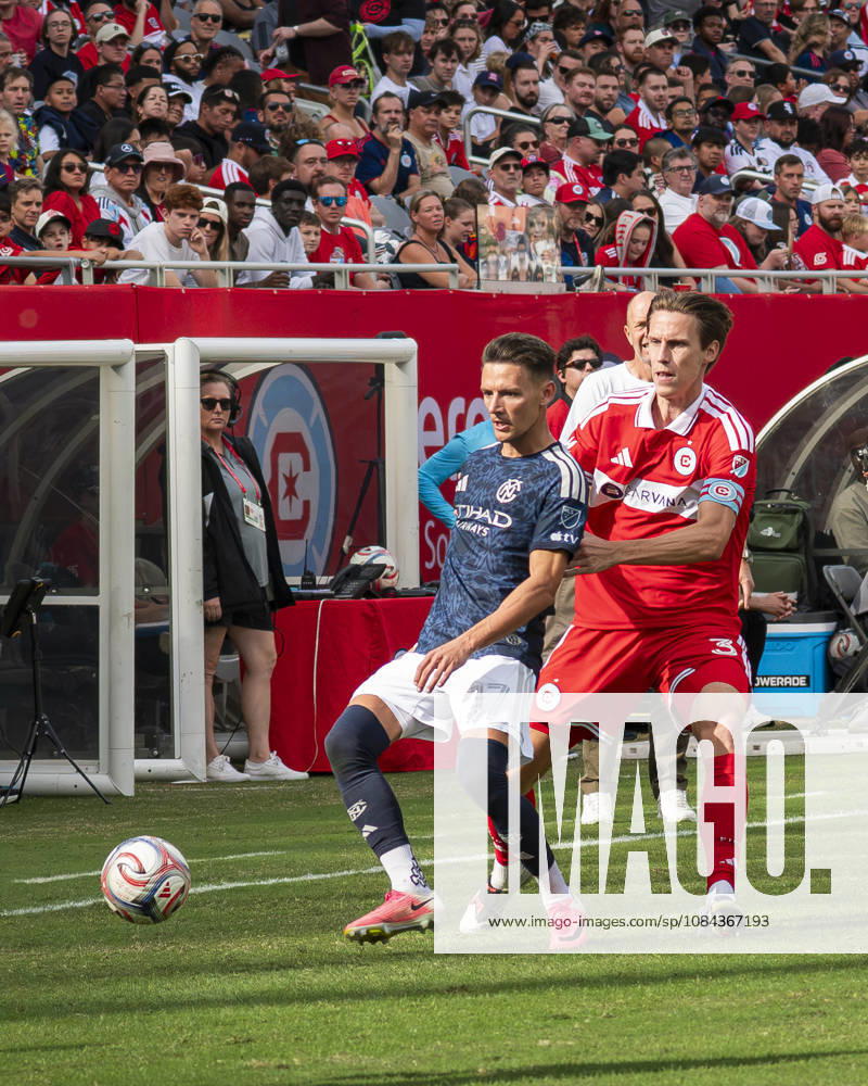 Chicago Fire FC V New York City FC - MLS, Fussball Herren, USA - October 10, 2026 Jack Elliott ( 3) of Chicago Fire FC presses an opponent during the match between Chicago Fire FC and New York City FC at Soldier Field Stadium in Chicago, United States, on October 10, 2026. Chicago IL United States