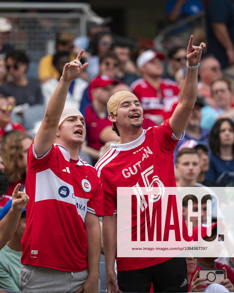 Chicago Fire FC V New York City FC - MLS, Fussball Herren, USA - October 10, 2026 Andrew Gutman ( 15) of Chicago Fire FC fans during the match between Chicago Fire FC and New York City FC at Soldier Field Stadium in Chicago, United States, on October 10, 2026. Chicago IL United States