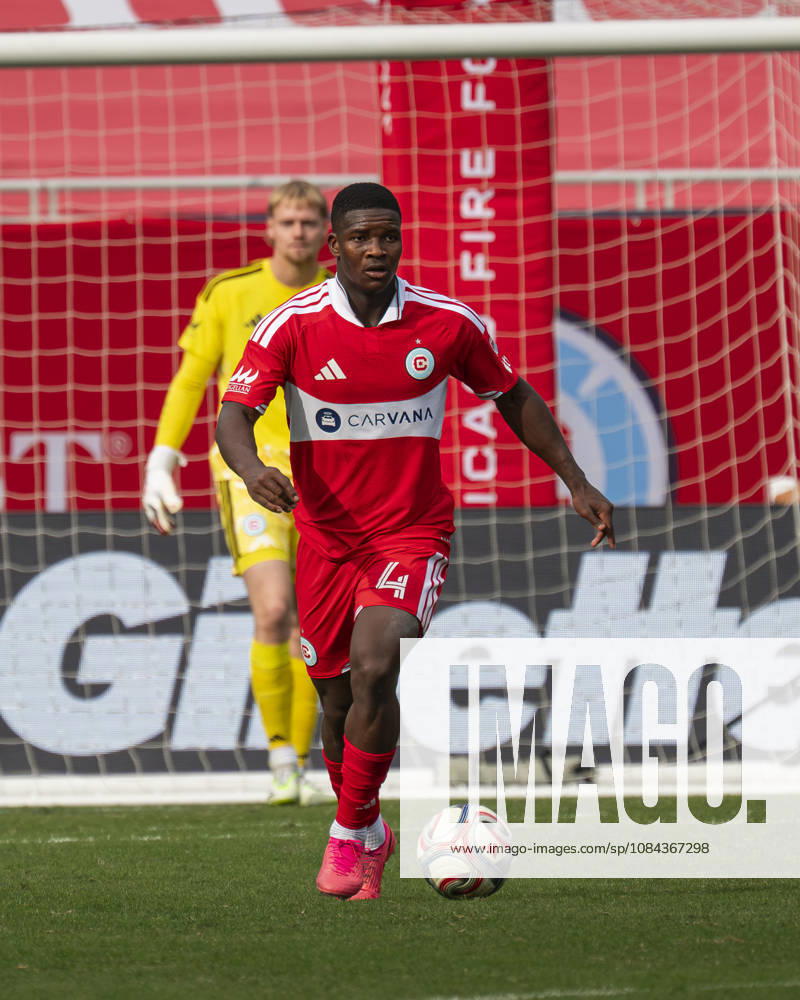 Chicago Fire FC V New York City FC - MLS, Fussball Herren, USA - October 10, 2026 Mbekezeli Mbokazi ( 4) of Chicago Fire FC is in action during the match between Chicago Fire FC and New York City FC at Soldier Field Stadium in Chicago, United States, on October 10, 2026. Chicago IL United States