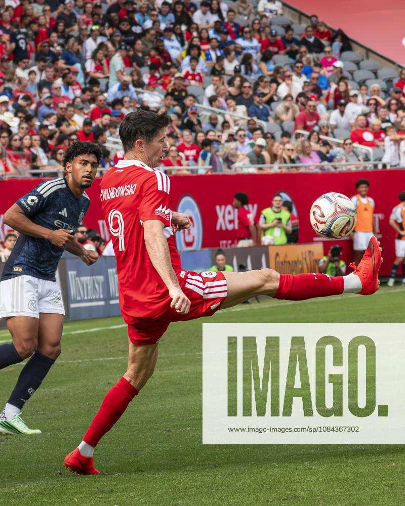 Chicago Fire FC V New York City FC - MLS, Fussball Herren, USA - October 10, 2026 Robert Lewandowski ( 9) of Chicago Fire FC is in action during the match between Chicago Fire FC and New York City FC at Soldier Field Stadium in Chicago, United States, on October 10, 2026. Chicago IL United States