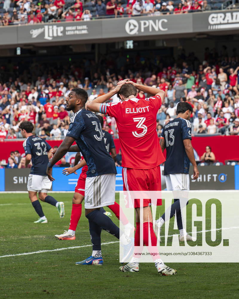 Chicago Fire FC V New York City FC - MLS, Fussball Herren, USA - October 10, 2026 Jack Elliott ( 3) of Chicago Fire FC reacts after heading the ball at goal during the match between Chicago Fire FC and New York City FC at Soldier Field Stadium in Chicago, United States, on October 10, 2026. Chicago IL United States