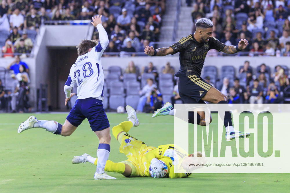 Goalkeeper, Yohei Takaoka 1 of the Vancouver Whitecaps saves a shot attempt from Denis Bouanga 99 of the Los Angeles Football Club during their regular season MLS, Fussball Herren, USA game on Saturday October 10, 2026 at the BMO Stadium in Los Angeles, California. LAFC tie with Whitecaps, 1-1. ARIANA RUIZ PI Los Angeles USA - ZUMAp124 20261010_zaa_p124_013