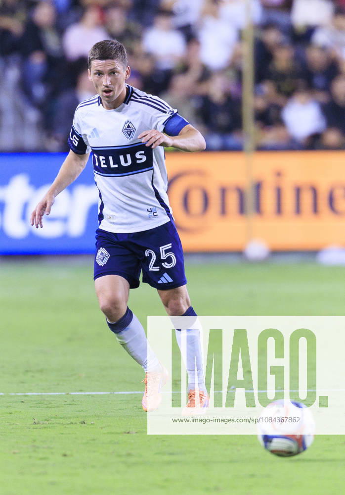 Ryan Gauld 25 of the Vancouver Whitecaps during their regular season MLS, Fussball Herren, USA game against the Los Angeles Football Club on Saturday October 10, 2026 at the BMO Stadium in Los Angeles, California. LAFC tie with Whitecaps, 1-1. ARIANA RUIZ PI Los Angeles USA - ZUMAp124 20261010_zaa_p124_018