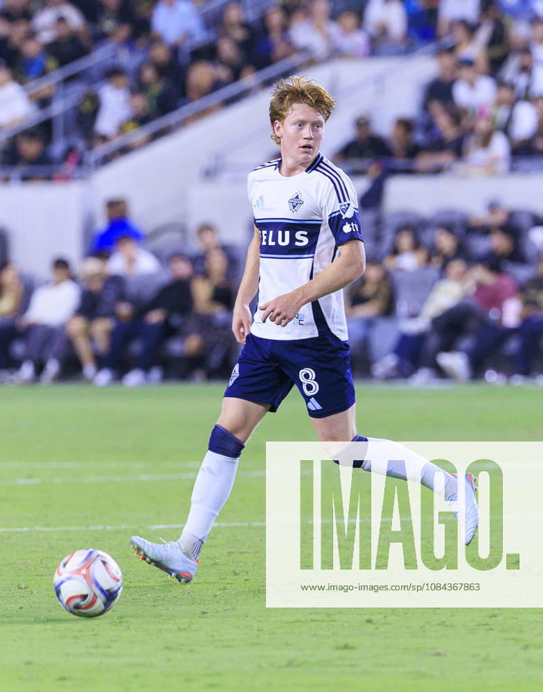 Oliver Larraz 8 of the Vancouver Whitecaps during their regular season MLS, Fussball Herren, USA game against the Los Angeles Football Club on Saturday October 10, 2026 at the BMO Stadium in Los Angeles, California. LAFC tie with Whitecaps, 1-1. ARIANA RUIZ PI Los Angeles USA - ZUMAp124 20261010_zaa_p124_019