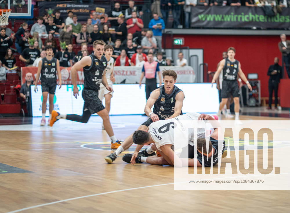 Artland Dragons - Tigers Tübingen. Quakenbrück, Niedersachsen, Deutschland, 10.10.2026. Basketball, BARMER 2. Basketball Bundesliga ProA, 4. Spieltag, Saison 2026 2027, in der Artland Arena. Die Tigers Tübingen gewinnen mit 92:86 gegen die Artland Dragons. For editorial use only. Artland Dragons - Tigers Tübingen, Basketball ProA Quakenbrück
