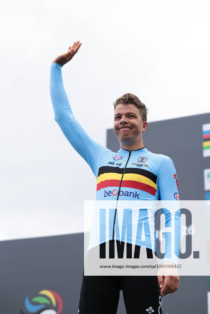 2026 UCI Gravel World Championships Picture by James Raison SWpix.com - 11 10 2026 - Cycling - 2026 UCI Gravel World Championships - Nannup, Western Australia, Australia - Mens Elite Podium - Florian Vermeersch (Belgium) receiving the Silver Medal