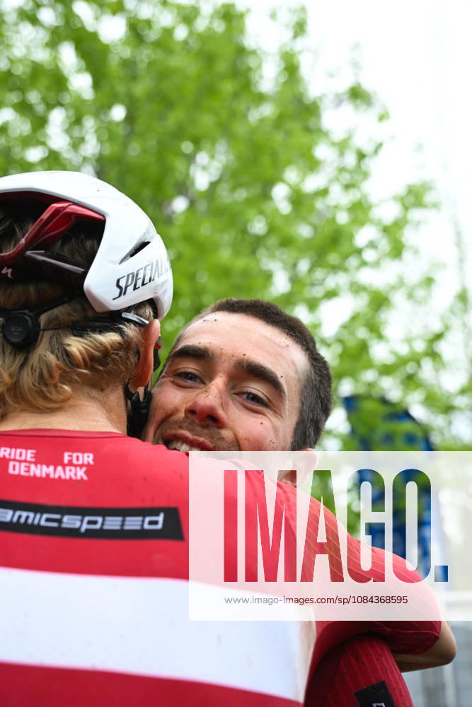 2026 UCI Gravel World Championships Picture by Zac Williams SWpix.com - 11 10 2026 - Cycling - 2026 UCI Gravel World Championships - Nannup, Western Australia, Australia - Mens Elite - Magnus Bak Klaris (Denmark) celebrates winning to become World Champion