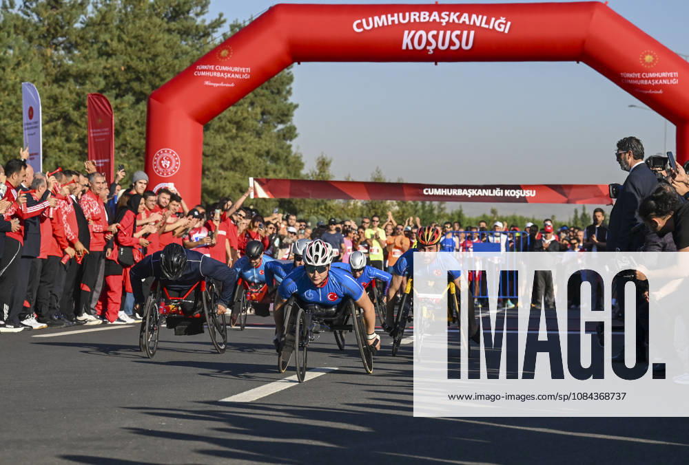 Presidential Run in Ankara ANKARA, TURKIYE - OCTOBER 11: Athletes, including wheelchair racers, compete during the Presidential Run, organized by the Turkish Athletics Federation, in Ankara, Turkiye, on October 11, 2026. Utku Ucrak Anadolu Ankara Turkey. Editorial use only. Please get in touch for any other usage.