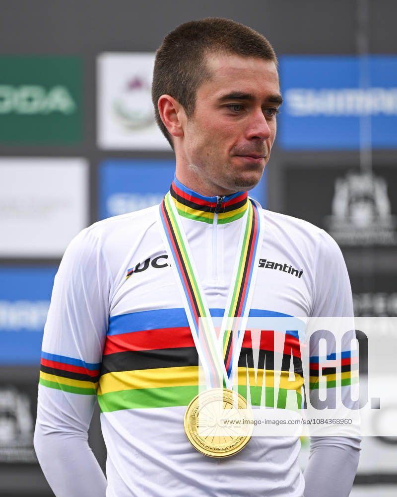 2026 UCI Gravel World Championships Picture by Zac Williams SWpix.com - 11 10 2026 - Cycling - 2026 UCI Gravel World Championships - Nannup, Western Australia, Australia - Mens Elite Podium - Magnus Bak Klaris (Denmark) wins the Gold Medal to become World Champion