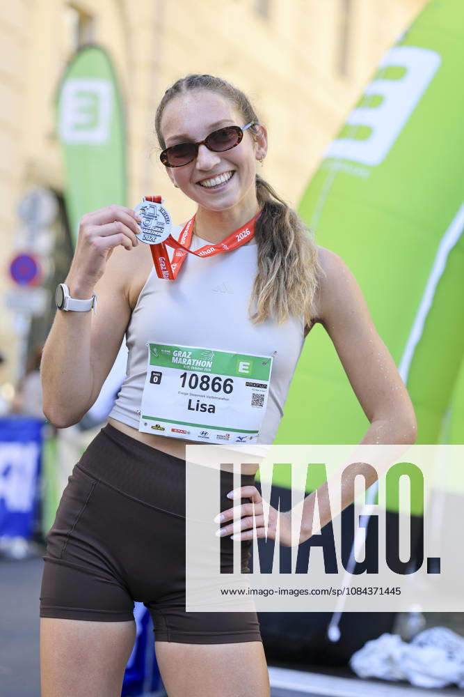 RUNNING - Graz Marathon 2026 GRAZ,AUSTRIA,11.OCT.26 - RUNNING - Graz Marathon. Image shows the rejoicing of Lisa Kumpitsch. Keywords: medal. GEPAxpictures xWolfgangxGrebien